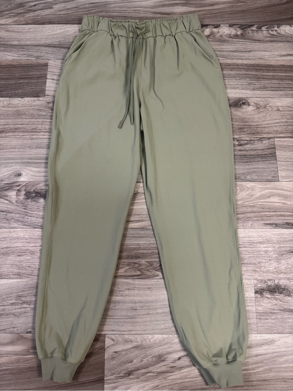 Lululemon Keep Moving Stretch High-Rise Jogger in Rosemary Green Size 8